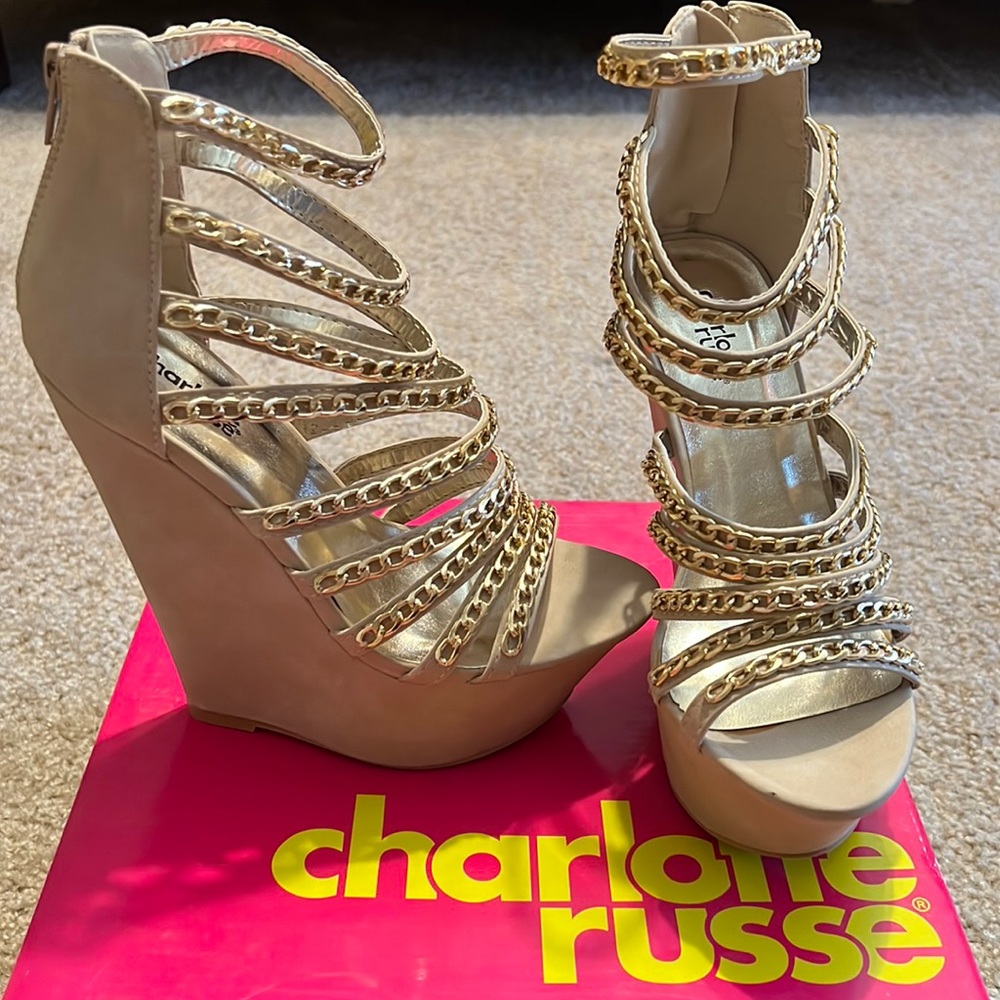Charlotte Russe, Size 6, Style: Pillar 16